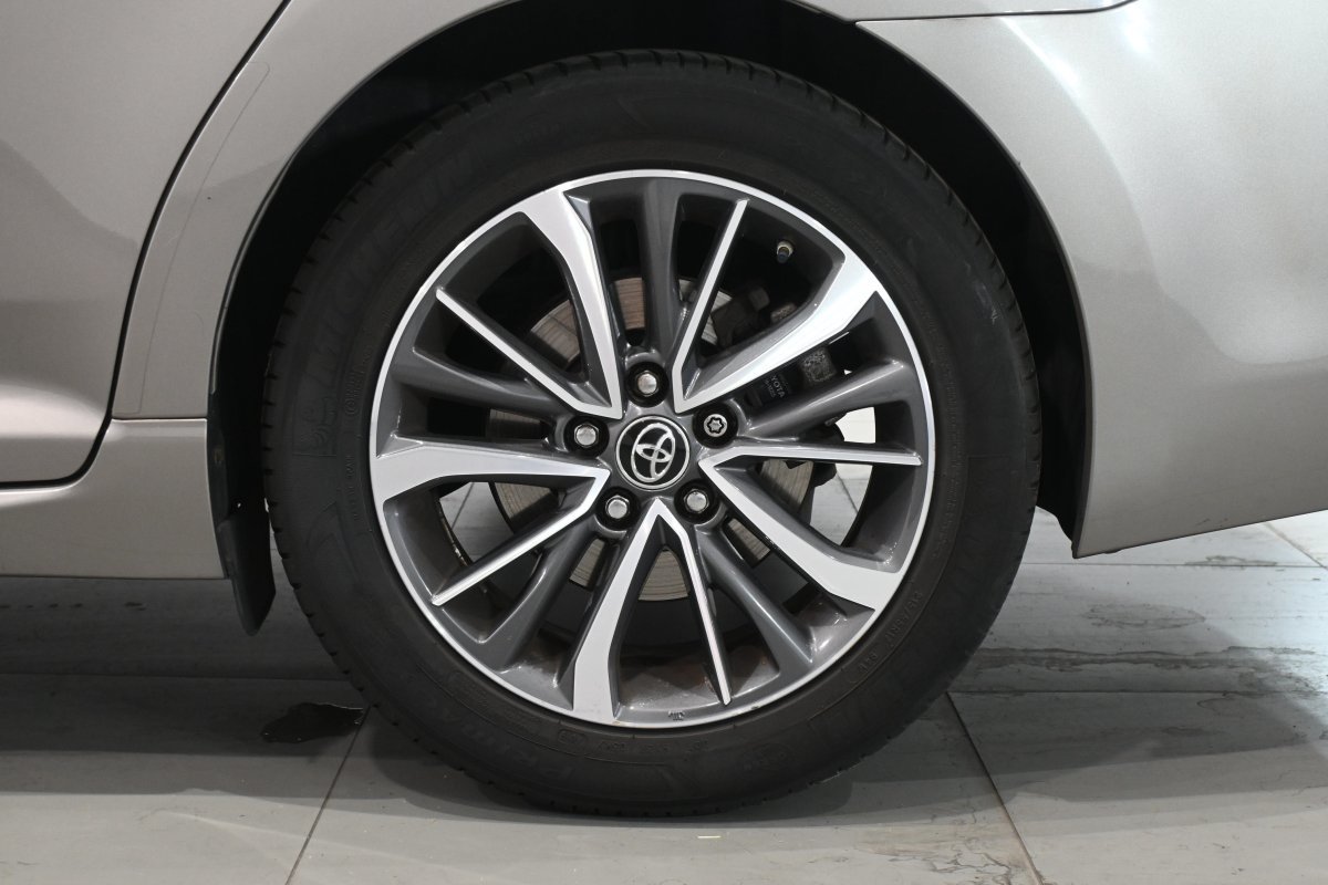 Foto Toyota Avensis 28