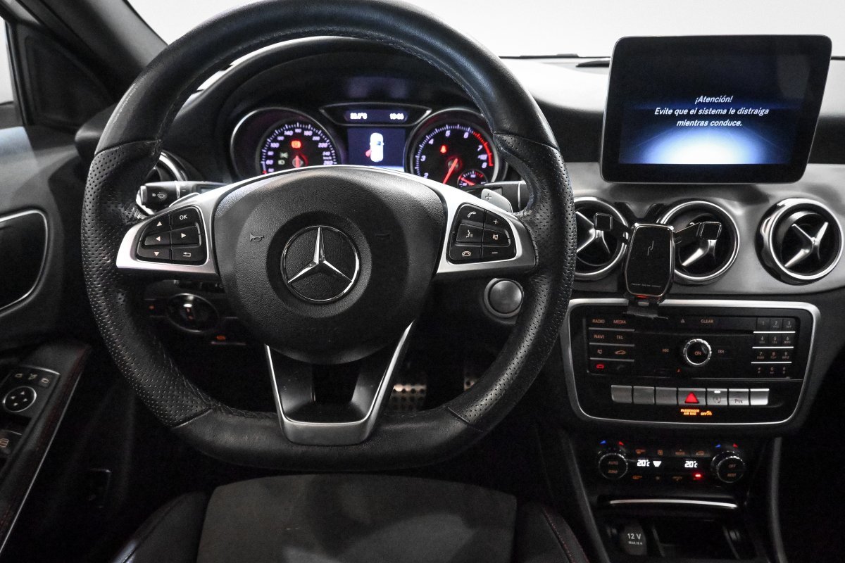 Foto Mercedes-Benz Clase GLA 24