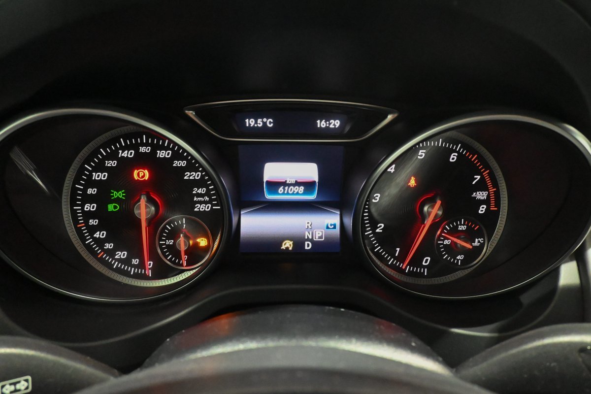 Foto Mercedes-Benz Clase GLA 15