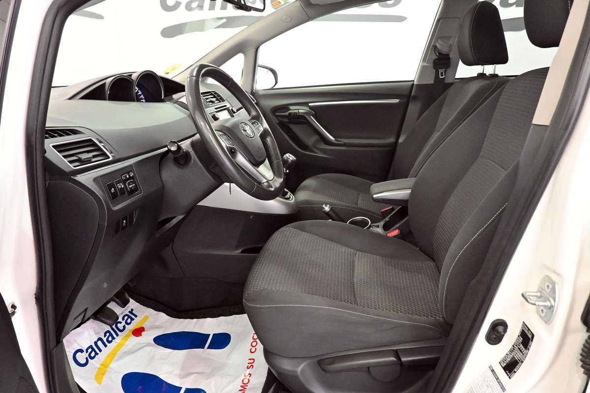 Foto Toyota Corolla Verso 9