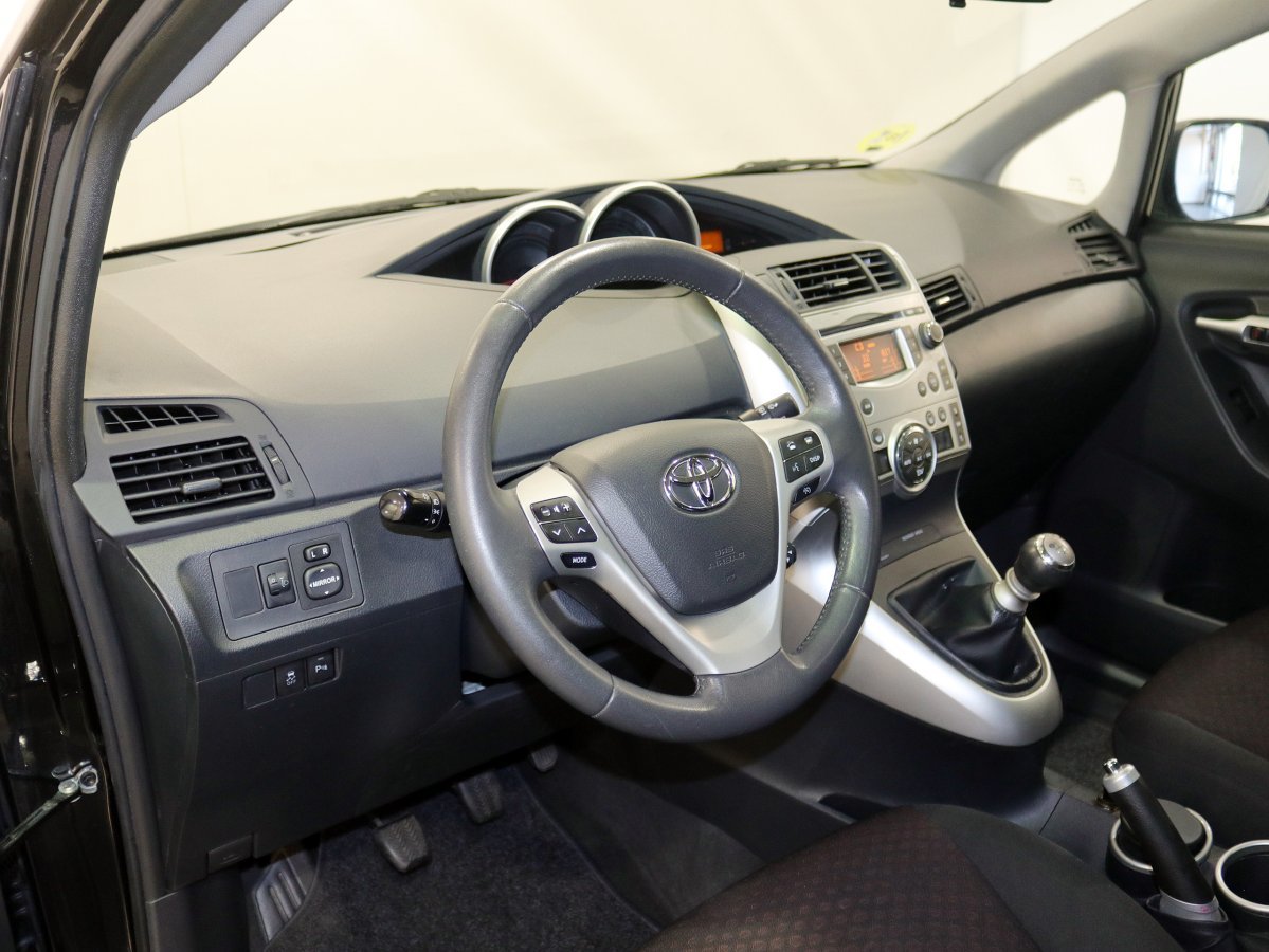 Foto Toyota Corolla Verso 17
