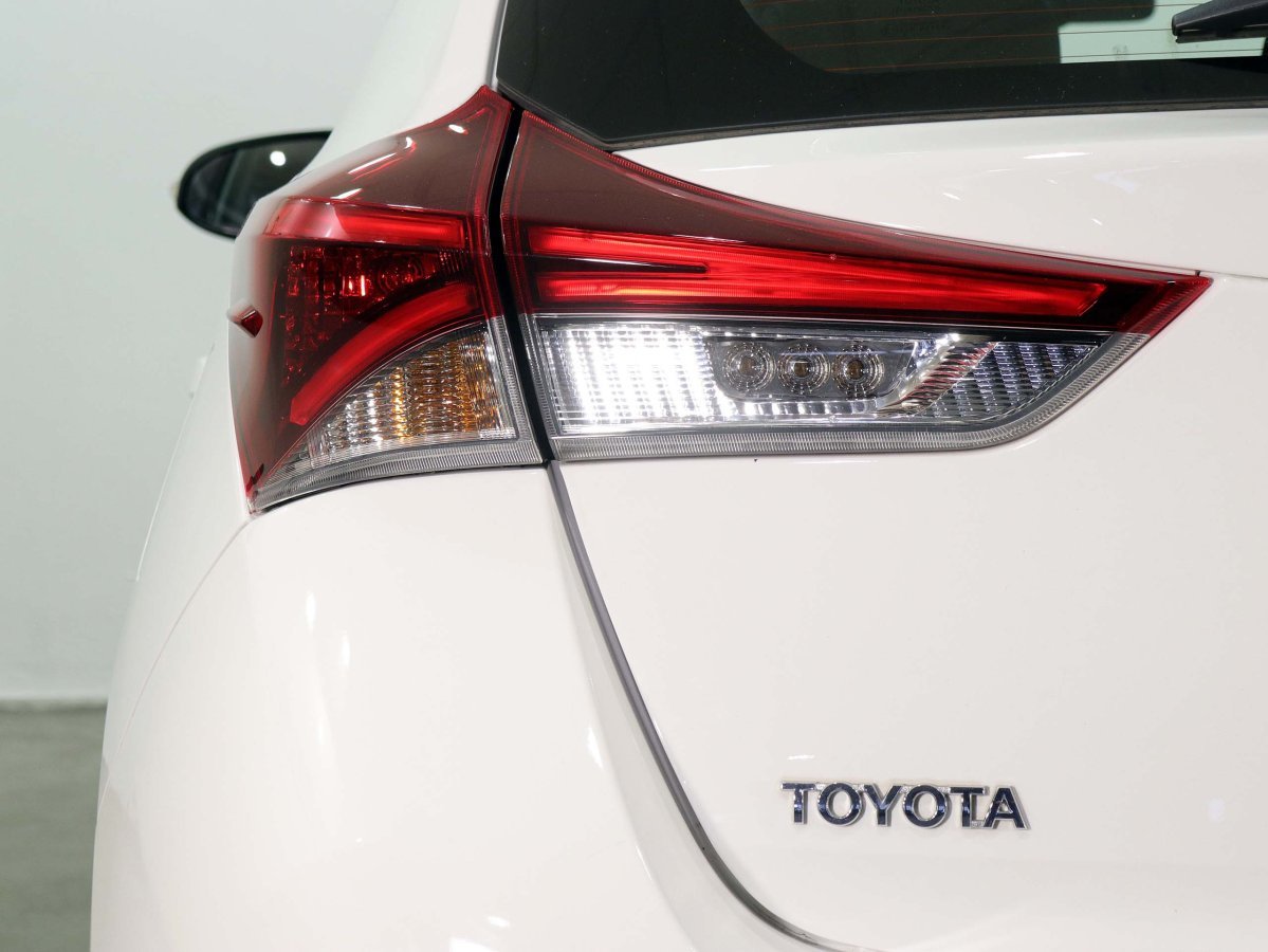 Foto Toyota Auris 9