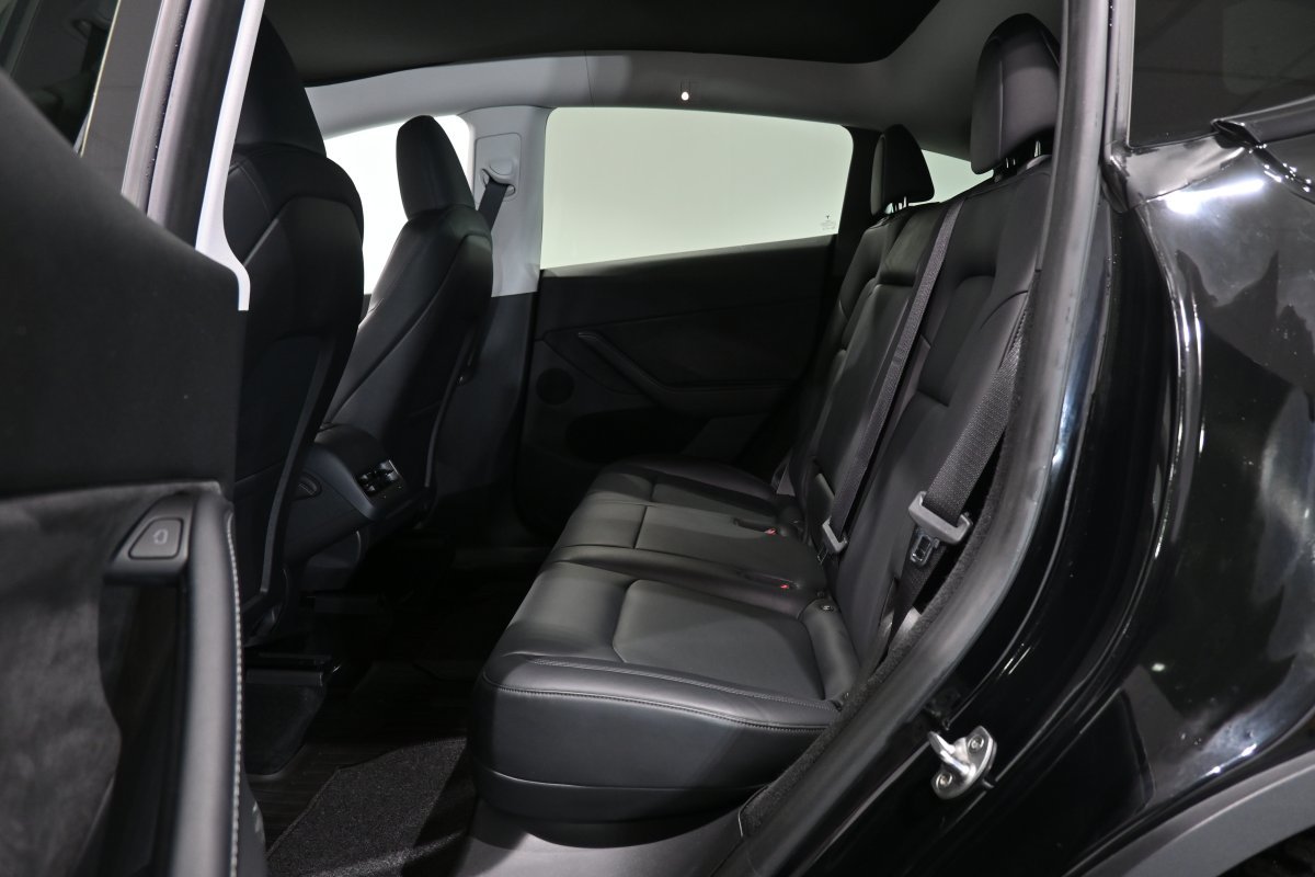 Foto Tesla Model Y 11